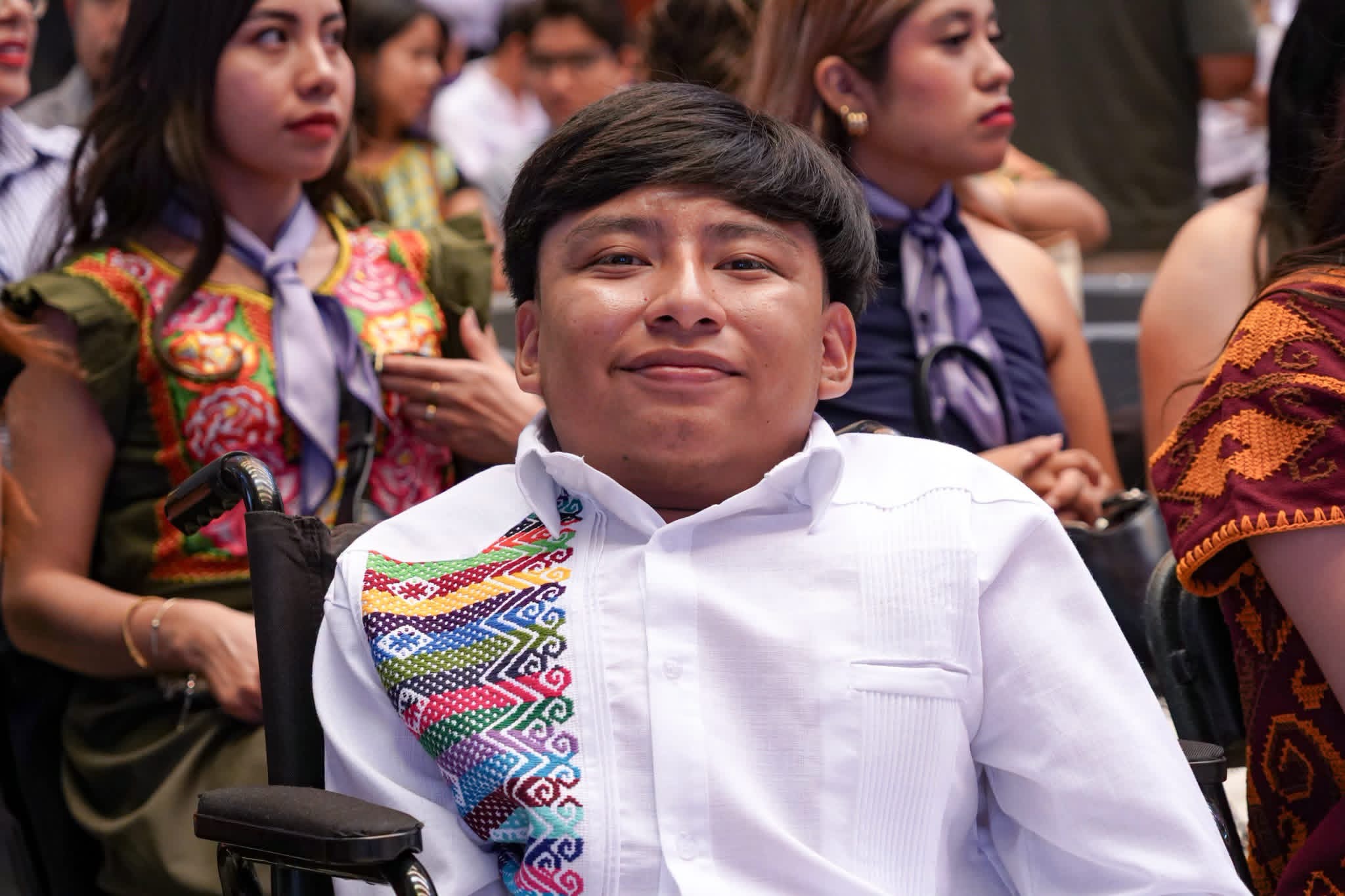Retrato de un integrante de Ruedas Libres en la ceremonia de premiación